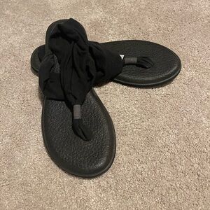 Sanuk sandals Sz 9